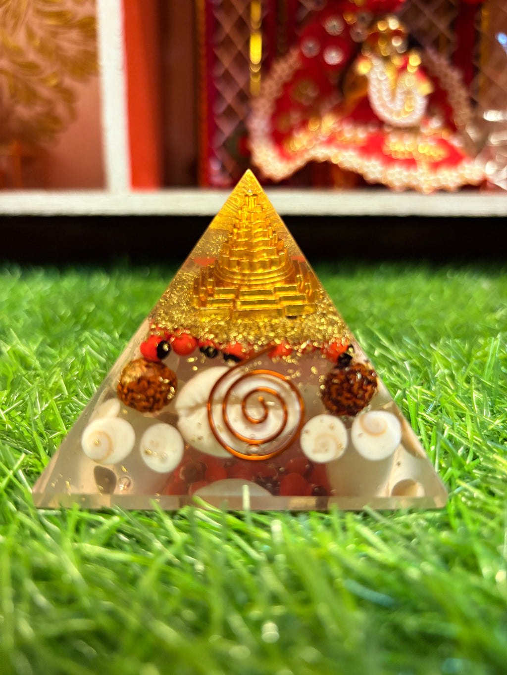 Lakshmi Wealth Orgone Pyramid with Shree Yantra and Gomti Chakra – 3 Inch
