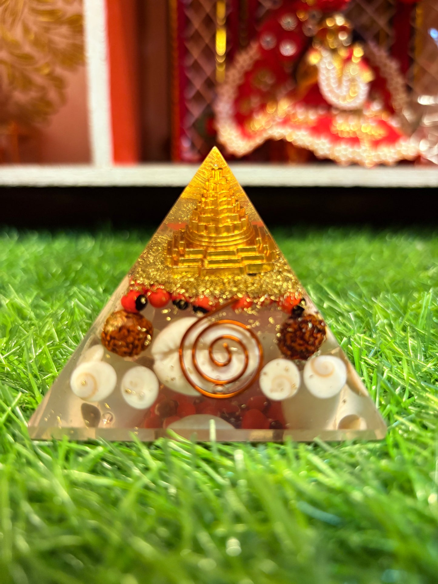 Lakshmi Wealth Orgone Pyramid with Shree Yantra and Gomti Chakra – 3 Inch