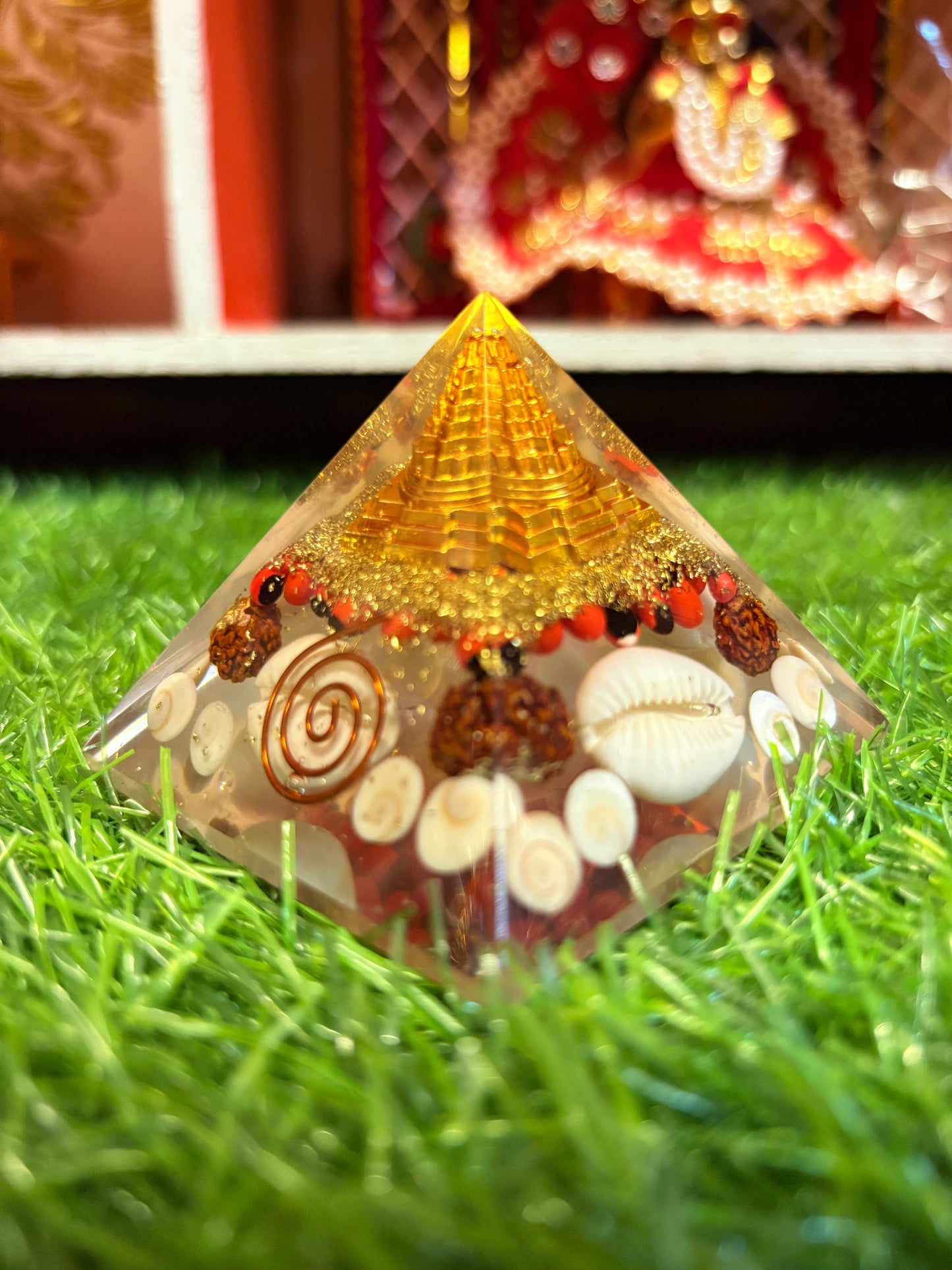 Lakshmi Wealth Orgone Pyramid with Shree Yantra and Gomti Chakra – 3 Inch