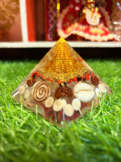 Lakshmi Wealth Orgone Pyramid with Shree Yantra and Gomti Chakra – 3 Inch
