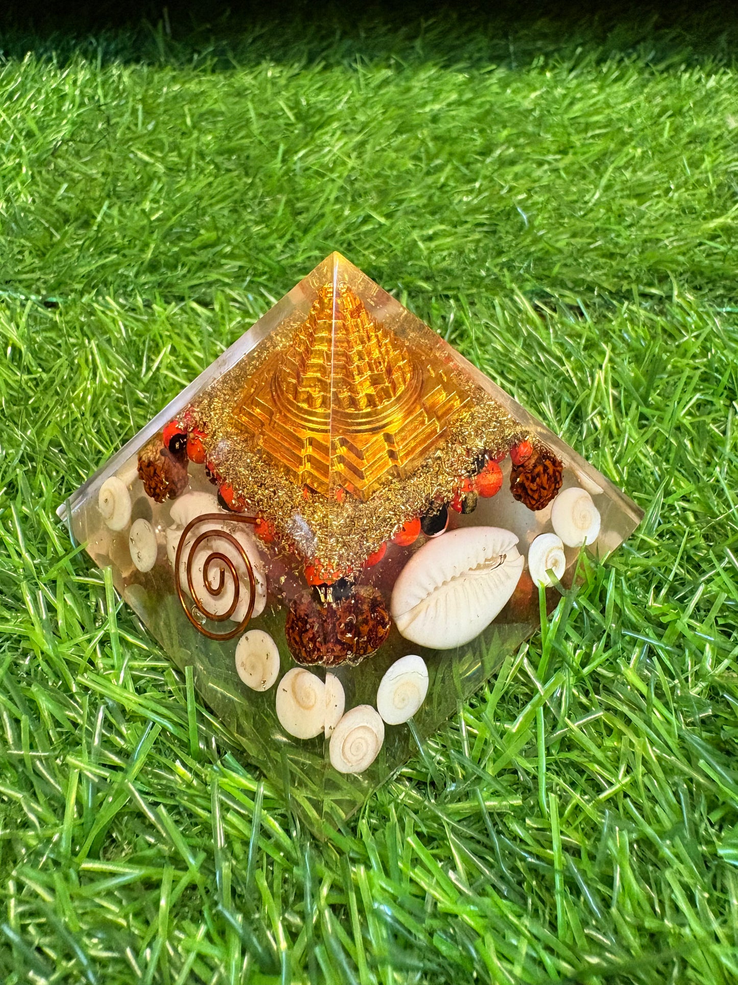 Lakshmi Wealth Orgone Pyramid with Shree Yantra and Gomti Chakra – 3 Inch